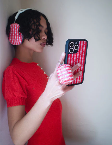 1690-red-gingham-hearts-airpods-4.webp Red Gingham Hearts AirPods