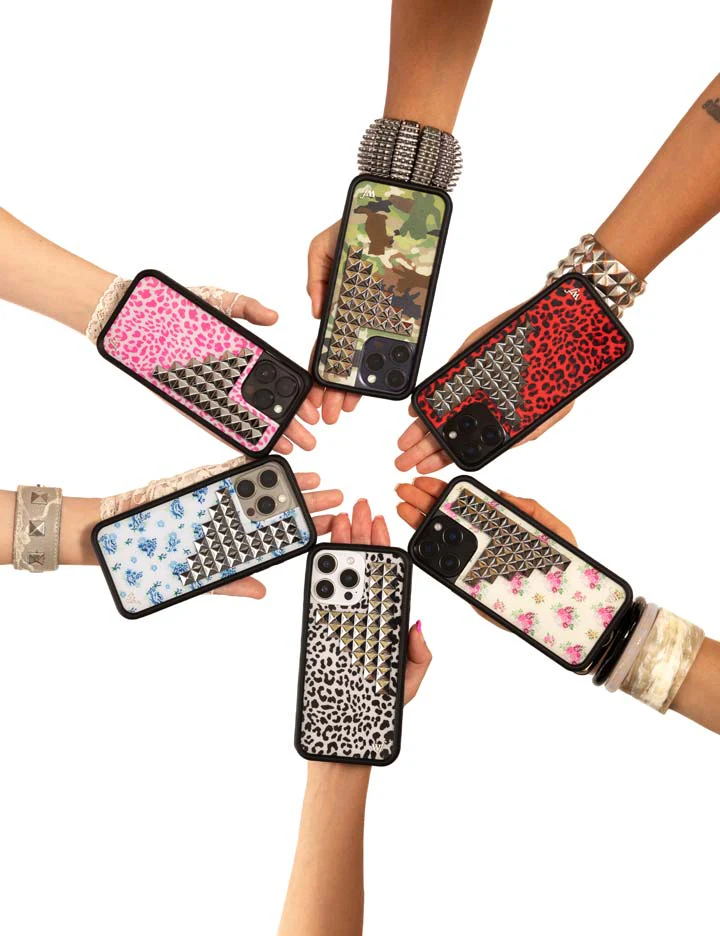 3251-vintage-floral-stud-iphone-case-33.webp Vintage Floral Stud iPhone Case